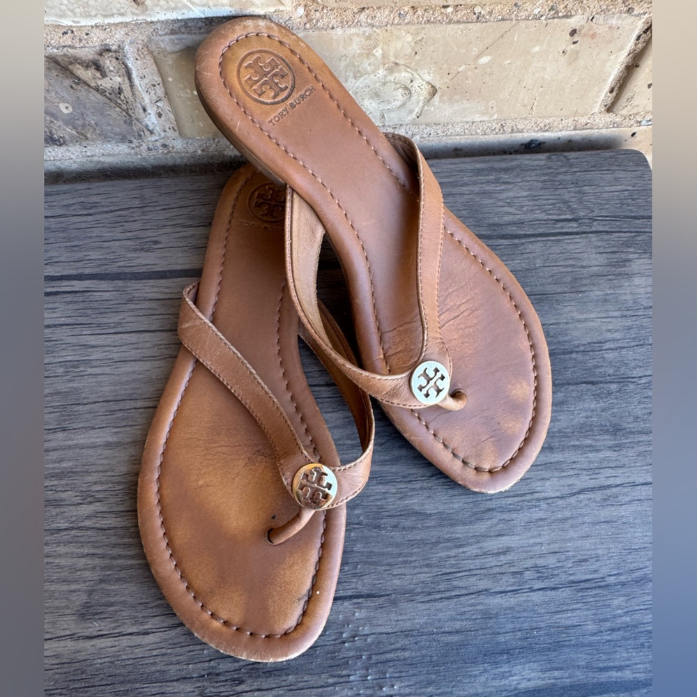 Tory Burch Thor’s Women’s Tan Leather Logo Thong Sandals Size 7 - Picture 3 of 5